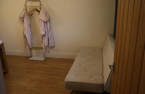 East Harling Apartamento | The Lodge - 2 acres of garden with hot tub and fire pit and BBQ