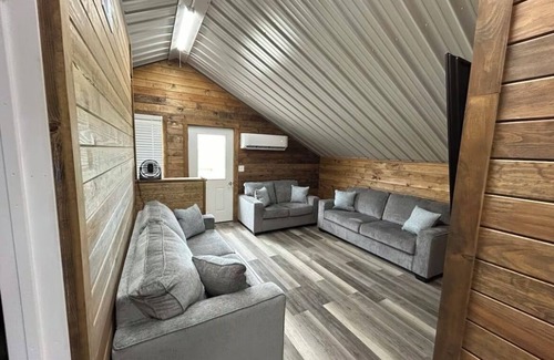 Crawford County Cabina | The Lodge at 11 Rock Ranch 7 bedroom heat and air, wifi and pool!