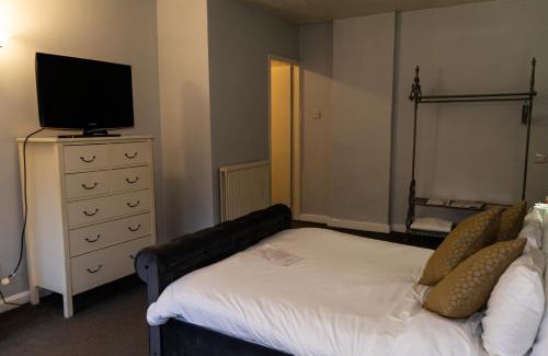 Acomb Cabina | The lodge at Carlton tavern free parking
