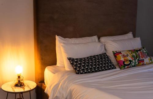 Acomb Cabina | The lodge at Carlton tavern free parking