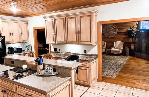 Oakland Cabina | The Lodge at Enid Lake Oxford, MS Retreat and Enid Lake fishing lodge
