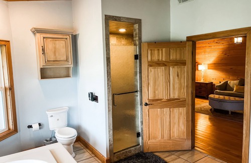 Oakland Cabina | The Lodge at Enid Lake Oxford, MS Retreat and Enid Lake fishing lodge