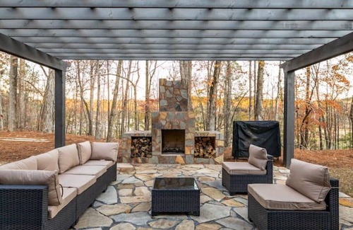 Little Kowaliga Cabina | Lakeview Lodge on 16 acres! Sleep up to 36 at the perfect luxury retreat!