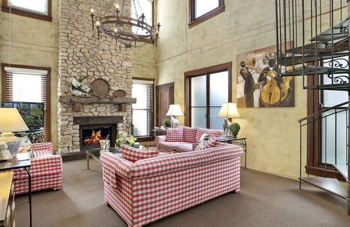 Robertson Casa | The Lodge at Linden Hall - access to swimming pool