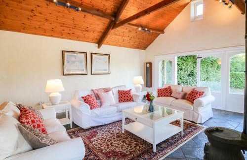 Knockaderry Cross Roads Casa | The Lodge at Raheengraney House