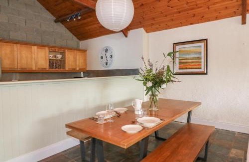 Knockaderry Cross Roads Casa | The Lodge at Raheengraney House