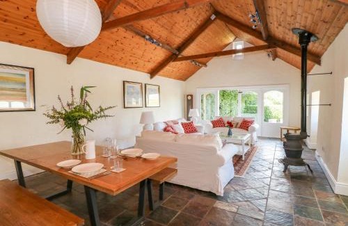 Knockaderry Cross Roads Casa | The Lodge at Raheengraney House