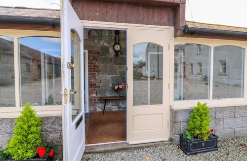 Knockaderry Cross Roads Cabaña | THE LODGE AT RAHEENGRANEY HOUSE in Raheengraney, County Wicklow