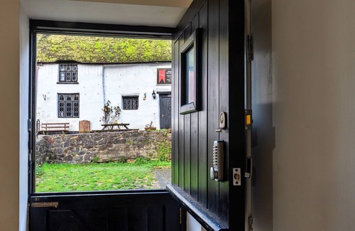 Trusham Cabaña | The Lodge at The Cridford Inn