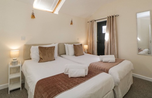 Heligan Cabaña | THE LODGE AT THE CRIDFORD INN, pet friendly in Chudleigh