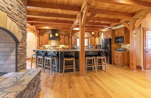 Foscoe Casa | The Lodge at Twin Rivers--- Two Outdoor Fire-Pits, Large open area for 16 guests, Hot Tub, Pet Fr...