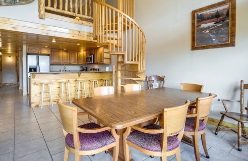 Meadow View Heights Apartamento | The Lodge at Duck Creek: DEER TRACKS SUITE