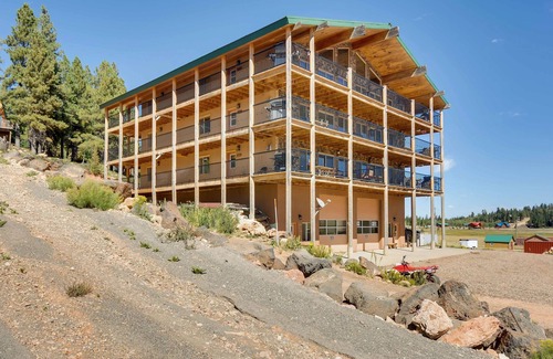 Meadow View Heights Apartamento | The Lodge at Duck Creek: DEER TRACKS SUITE