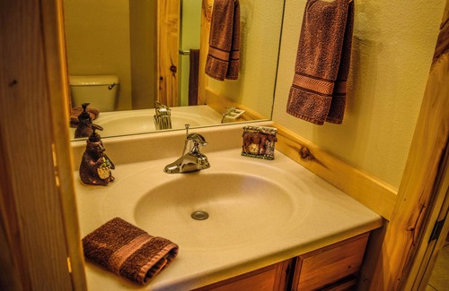 Meadow View Heights Apartamento | The Lodge at Duck Creek: BEAR'S DEN SUITE