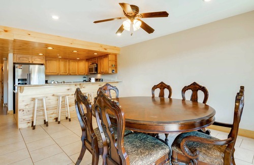Meadow View Heights Apartamento | The Lodge at Duck Creek: PACK SUITE DE LOBO