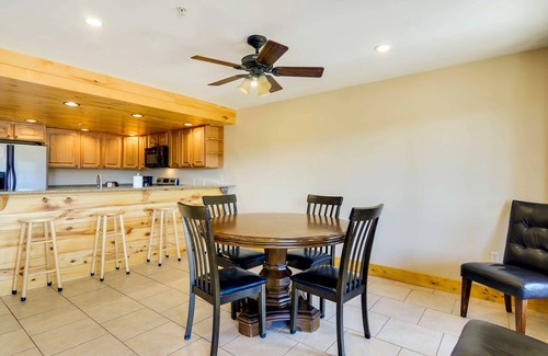 Meadow View Heights Apartamento | The Lodge at Duck Creek: SUITE DE ATERRIZAJE DEL PESCADOR