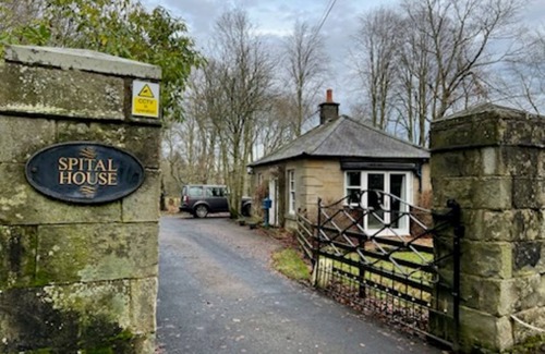 Paxton Cabaña | The Lodge- charming cottage on private country house estate