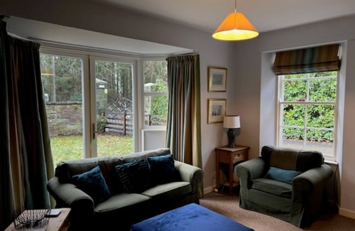 Paxton Cabaña | The Lodge- charming cottage on private country house estate