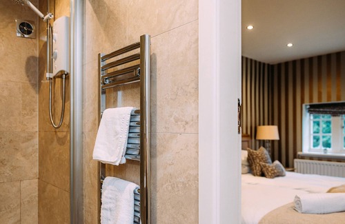 Clitheroe Cabaña | THE LODGE, family friendly in Waddington