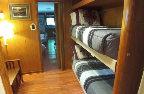 Manistee Cabina | The Lodge in Manistee