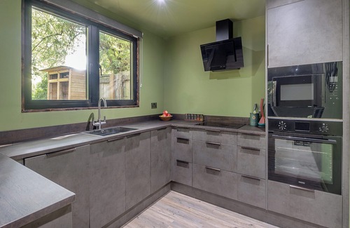 Raithby Cabaña | The Lodge in the Woods