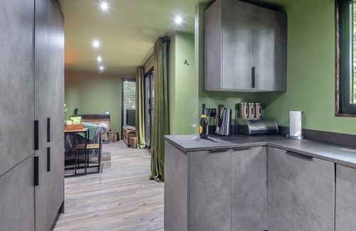 Raithby Cabaña | The Lodge in the Woods