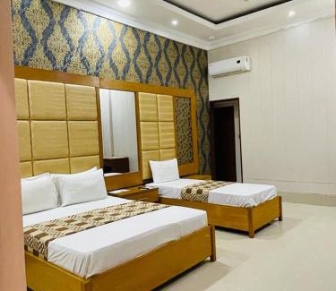 PECHS Hotel | The Lodge Inn