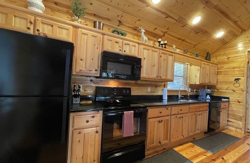Unaka Cabina | ★ The LODGE ★ No Clean Fee ★ Private Retreat w/ Adjustable KING Bed