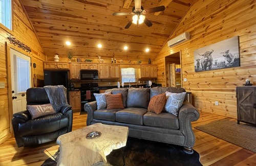 Unaka Cabina | ★ The LODGE ★ No Clean Fee ★ Private Retreat w/ Adjustable KING Bed