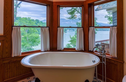 Lake Lure Cabina | The Lodge on Lake Lure
