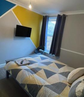 Portswood Casa | The Lodge on Lodge Road (Rayanara)