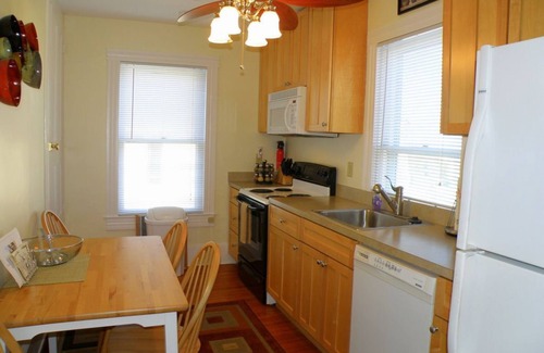 Rock Hall Apartamento | The Lodge on Main Street, un apartamento victoriano, ¡a pie de todo!