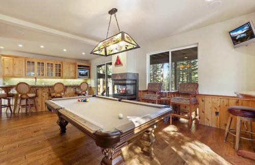 North Upper Truckee Casa | The Lodge on Oaxaco - Epic Man Cave with Billiard Room