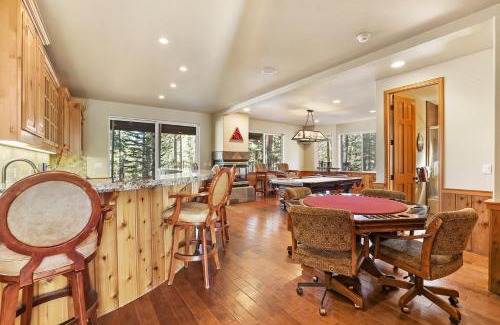 North Upper Truckee Casa | The Lodge on Oaxaco - Epic Man Cave with Billiard Room