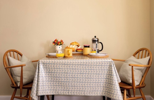 Elgin Cabaña | The Lodge on Scottish Estate - wood burner - dogs welcome