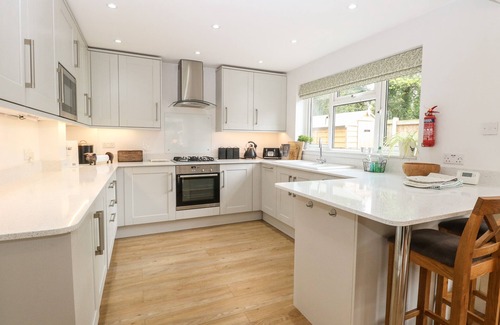 Wroxham Cabaña | THE LODGE, pet friendly, with open fire in Hoveton & Wroxham