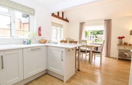 Wroxham Cabaña | THE LODGE, pet friendly, with open fire in Hoveton & Wroxham