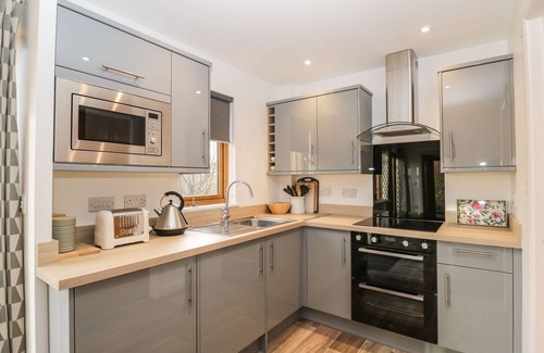 Upton Cheyney Cabaña | THE LODGE, romantic, with a garden in Bitton