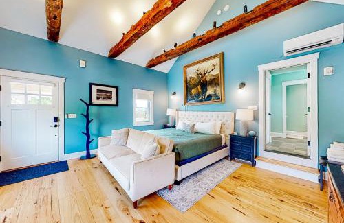 Waterbury Center Hotel | The Lodge - Suite #3