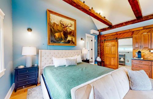 Waterbury Center Hotel | The Lodge - Suite #3