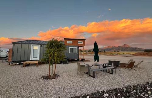 Apple Valley Casa | The Lodge Tiny Home near Zion National Park