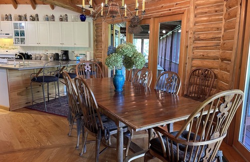 Maryland Casa | The Lodge, Unique log cabin, private lake, near Dreams Park + All Star Village