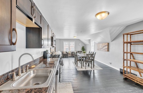 Middlebury Casa | The Loft 3BR Apartment with Scenic Deck