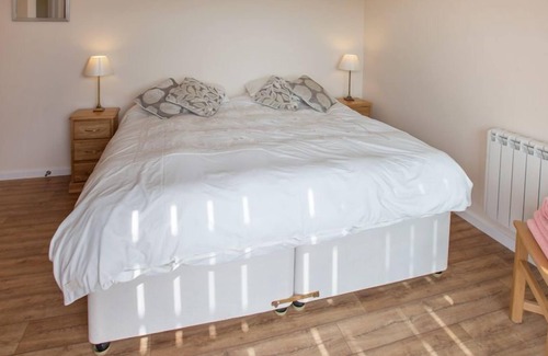 Polzeath Apartamento | The Loft - a converted duplex a 3 minute walk to Polzeath Beach! Sleeps 4 guests in 2 bedrooms