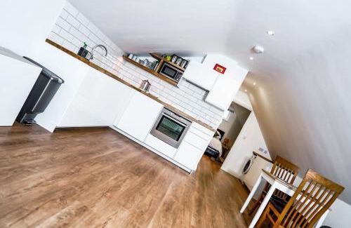 Kingsbridge Casa | The Loft Apartment @ Lower Coombe Royal