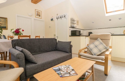 Compton Martin Cabaña | THE LOFT AT NORDRACH LODGE, pet friendly, with open fire in Blagdon