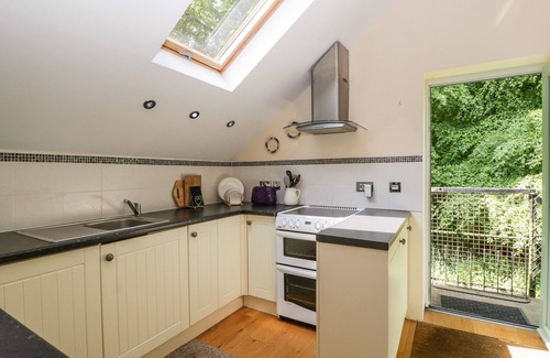 Compton Martin Cabaña | THE LOFT AT NORDRACH LODGE, pet friendly, with open fire in Blagdon