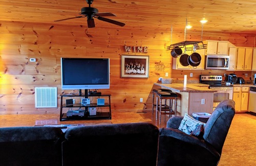Mill Spring Cabina | The Loft at Parker-Binns Vineyard