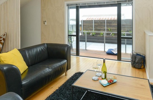 Hastings Casa | The Loft - Hastings Holiday Home With Wifi