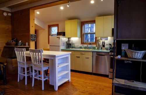 Keene Casa | The Loft - Keene | Modernized Private Guesthouse in Town | Centrally Located to Major Trailheads